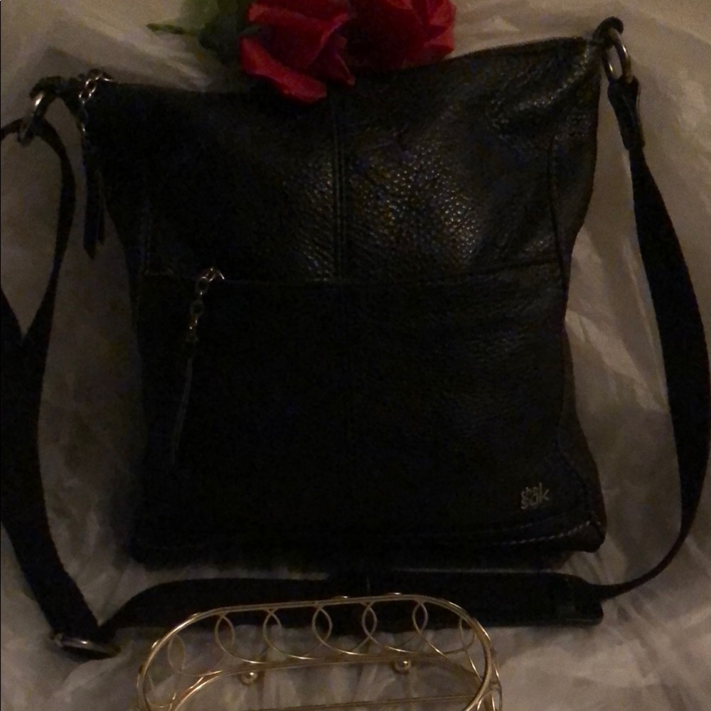 ♥️” BEAUTIFUL!  Black Leather Shoulder Bag!  THE SAK BAG